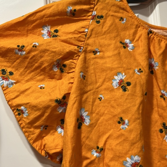 Loft Top with Back Buttons - Picture 3 of 4